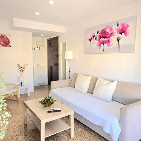 Nogalera Rainbow 2-bedroom Apartment, Pool And Parking By Namaste Elite דירה טורמולינוס