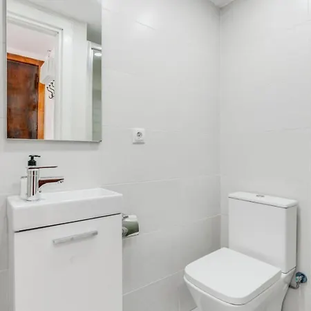 Nogalera Rainbow 2-bedroom Apartment, Pool And Parking By Namaste Elite דירה *