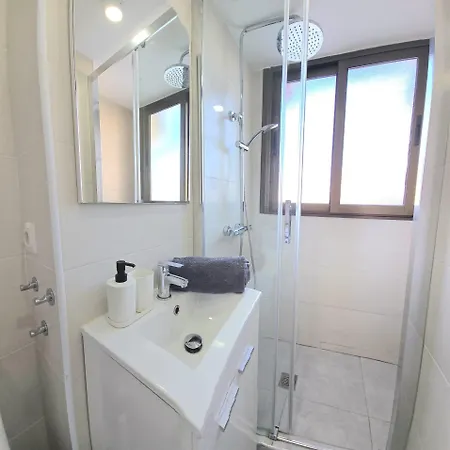 Nogalera Rainbow 2-bedroom Apartment, Pool And Parking By Namaste Elite טורמולינוס