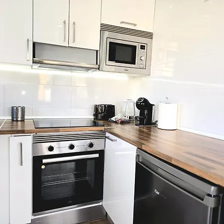 Nogalera Rainbow 2-bedroom Apartment, Pool And Parking By Namaste Elite דירה *